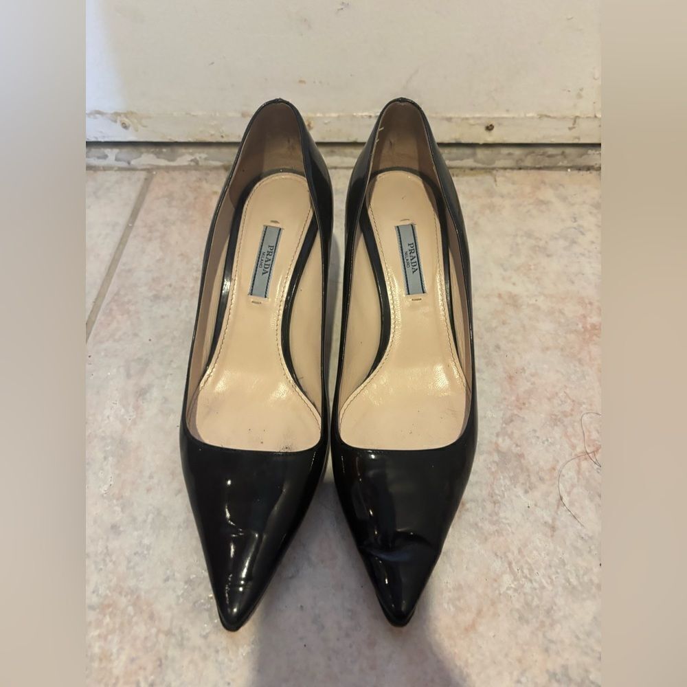 Prada Heels pointy toe pumps classic dress shoes
